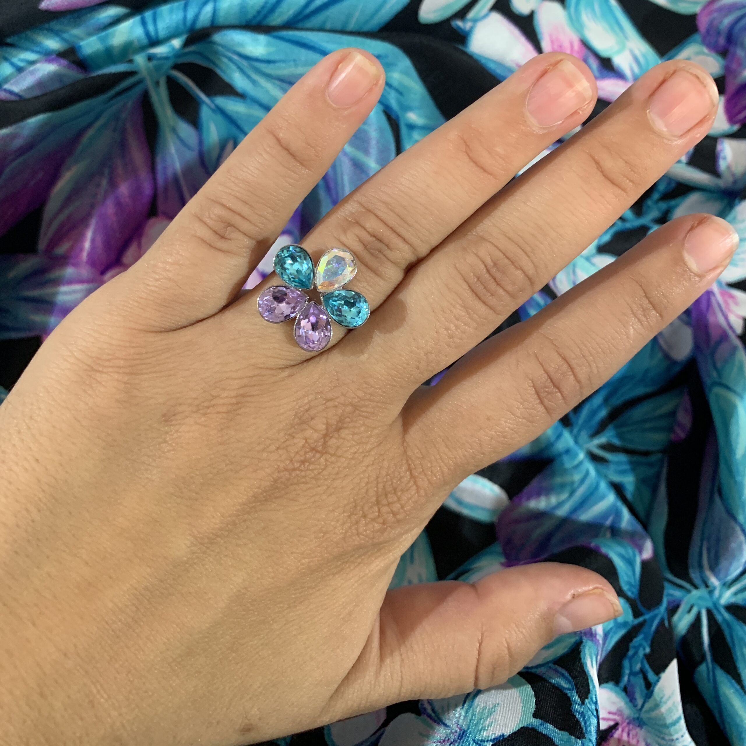 Malý AB-fialovo-tyrkysový kytičkový prsten
