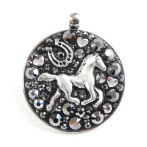 Největší černý náhrdelník s koníkem
