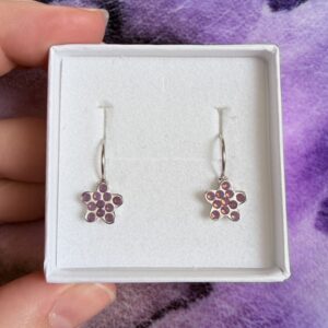 Malé matně ametystové hvězdičky